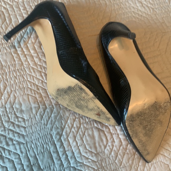 Black 3” high heels in good shape - Picture 3 of 4